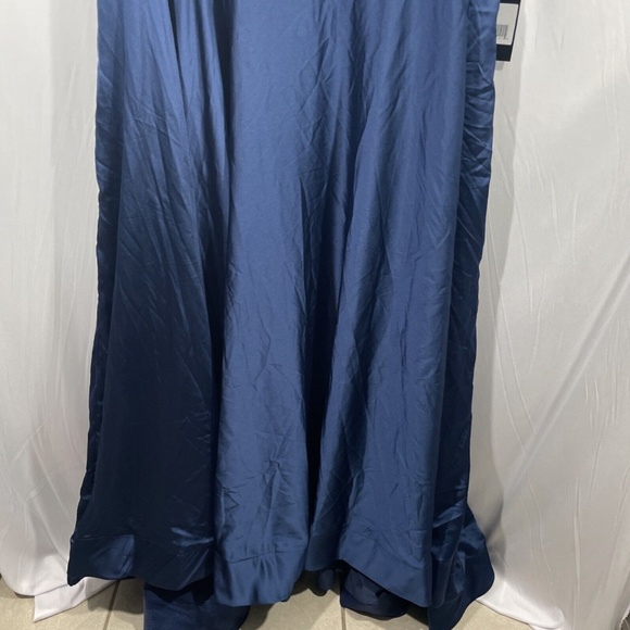 La Femme Navy Blue Formal Gown - Picture 9 of 12